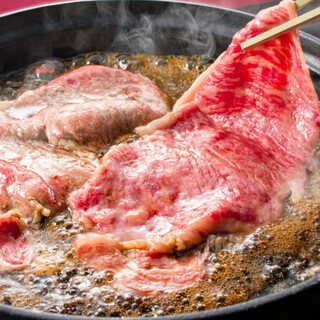 A5ランク糸島和牛を贅沢に使用したすき焼きの様子